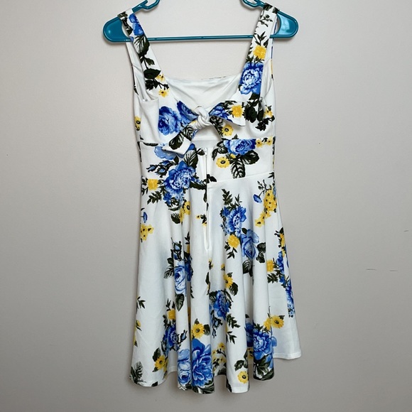 B. Darlin Dress Square Neck Floral Fit & Flare Dress Size Juniors 5/6 - Picture 4 of 8